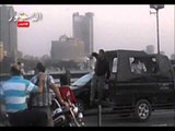 البلاك بلوك يحاولون احراق سيارة شرطة بقصر النيل