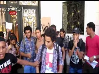 طلاب الثانوية العامة يحتجون لاقالة وزير التعليم امام الوزارة