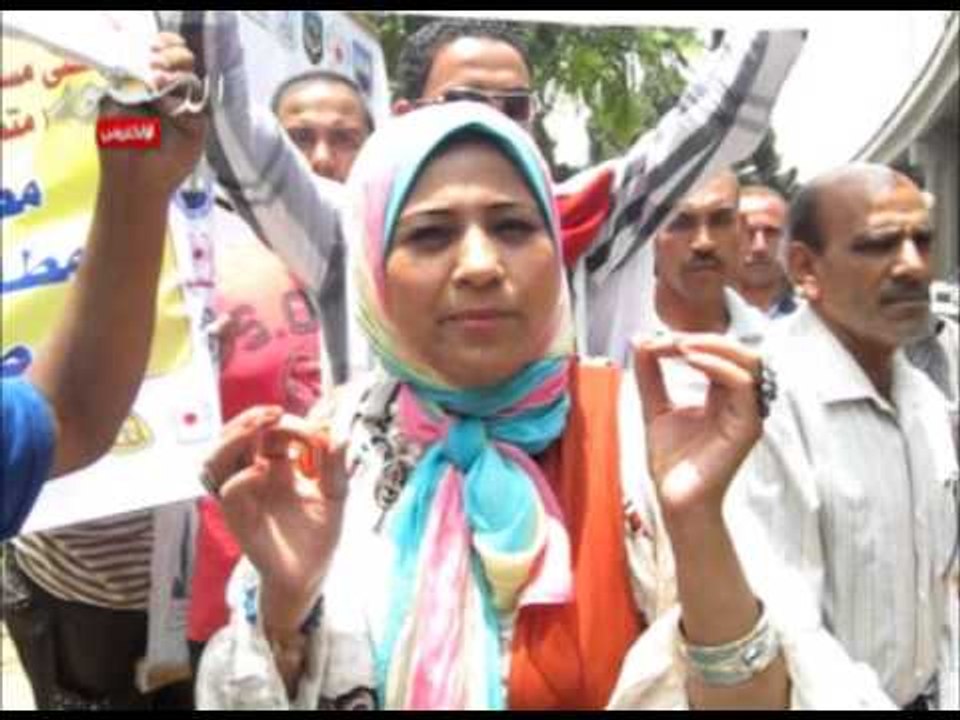 وقفة موظفى الجامعات المصرية امام وزارة المالية للمطالبة بزيادة المرتبات