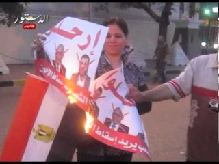 متظاهرو وزارة الدفاع يحرقون صورة محمد مرسى