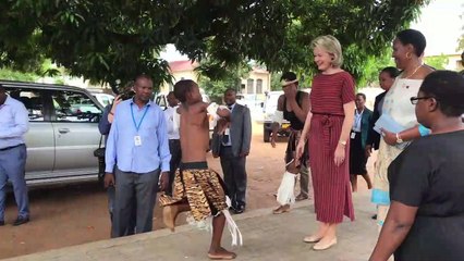 Danse traditionnelle pour la reine Mathilde