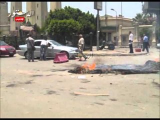 أهالى بين السرايات يحطمون أتوبيس لمؤيدى مرسى