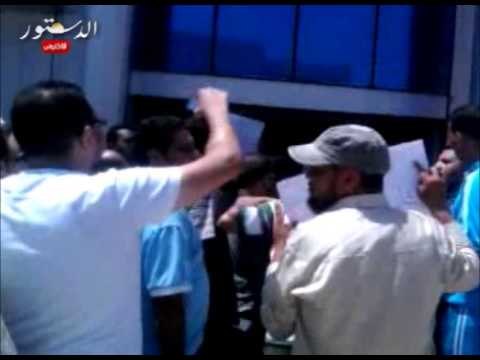 عمال الصرف الصحي بدمياط يتظاهرون أمام مقر شركة مياه الشرب للمطالبة بالتثبيت
