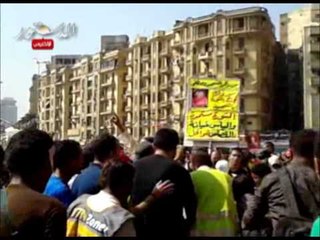 دموع وأنهيار بين متظاهرو التحرير خلال تشييع شهيد ارهاب الاخوان