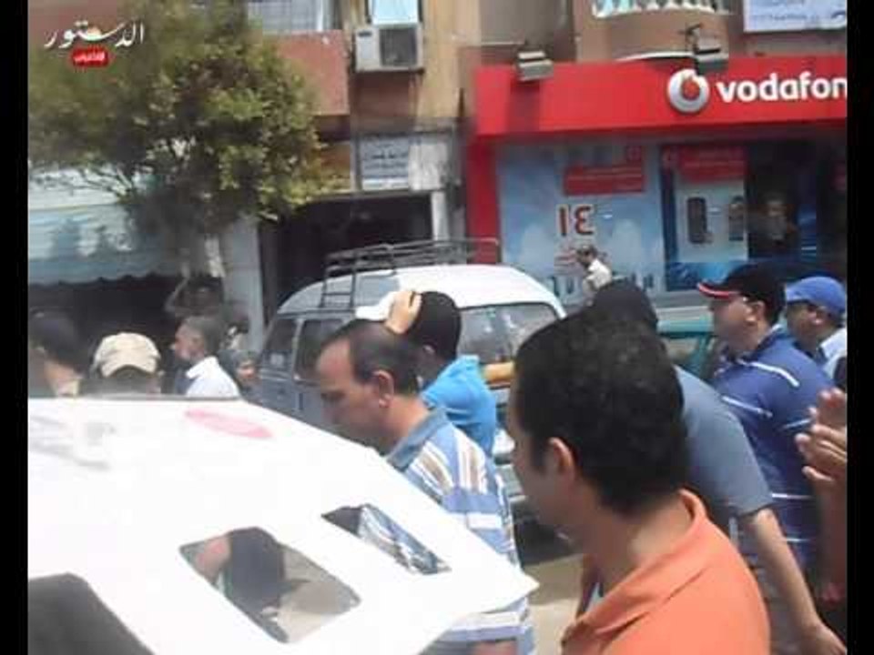 المئات من انصار المعزول ينظمون مسيرة من مسجد عمرو بن العاص لميدان النهضه