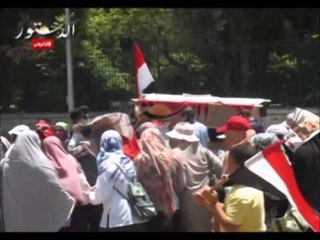 مسيرة جنائزية للاخوان بالاغاني و الالات الموسيقيه