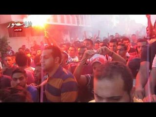 اولتراس اهلاوى يشعلون الشماريخ امام قسم الوايلى