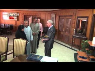 مدير أمن المنوفية يكرم زوجة أحد شهداء الشرطة بسيناء