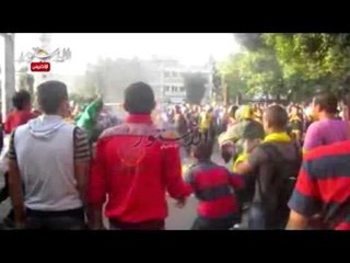 انصار المعزول يحرقون صور السيسي امام مجمع محاكم مصر الجديدة ‎