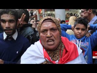 "أم محمد" لـ باسم يوسف: مرتضى منصور هو اللى هيظبطك