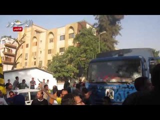 أنصار المحظورة يعتدون علي سيارة شرطة بالمعادى