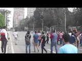 طلاب المحظورة يستفزون الأمن خارج جامعة القاهرة