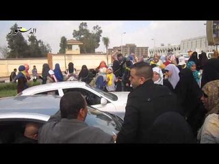 طالبات الإخوان يعاقبن المواطنين بقطع الطريق والركاب حرام عليكم