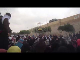 طالبات الاخوان بالازهر يشعلون الشماريخ ويرددون الشتائم