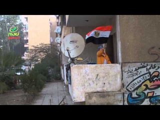 سيدة مسنة  تملأ منطقة الرماية بالزغاريد للتصويت بنعم للدستور