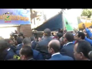 وزير الداخلية يتفقد الاستفتاء بمصر الجديدة وسط زغاريد النساء