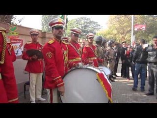 فرق عسكرية تحتفل بالاستفتاء أٍمام لجان الدقى على أنغام النشيد الوطنى