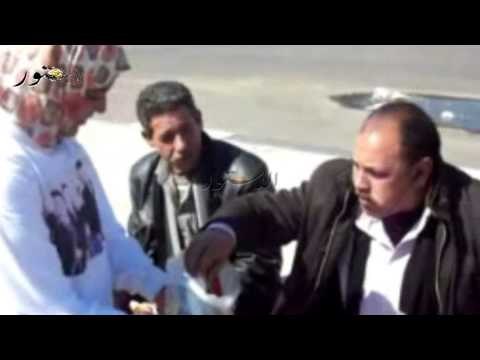 أبناء مبارك يوزعون الحلوى أفراد الشرطة بمحيط الأكاديمية