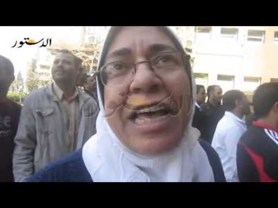 العاملين بالتأمين الصحى يضربون عن العمل  للمطالبه بالحد الادنى