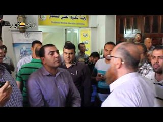 هتافات ضد نقيب الإطباء أثناء انعقاد الجمعية العمومية