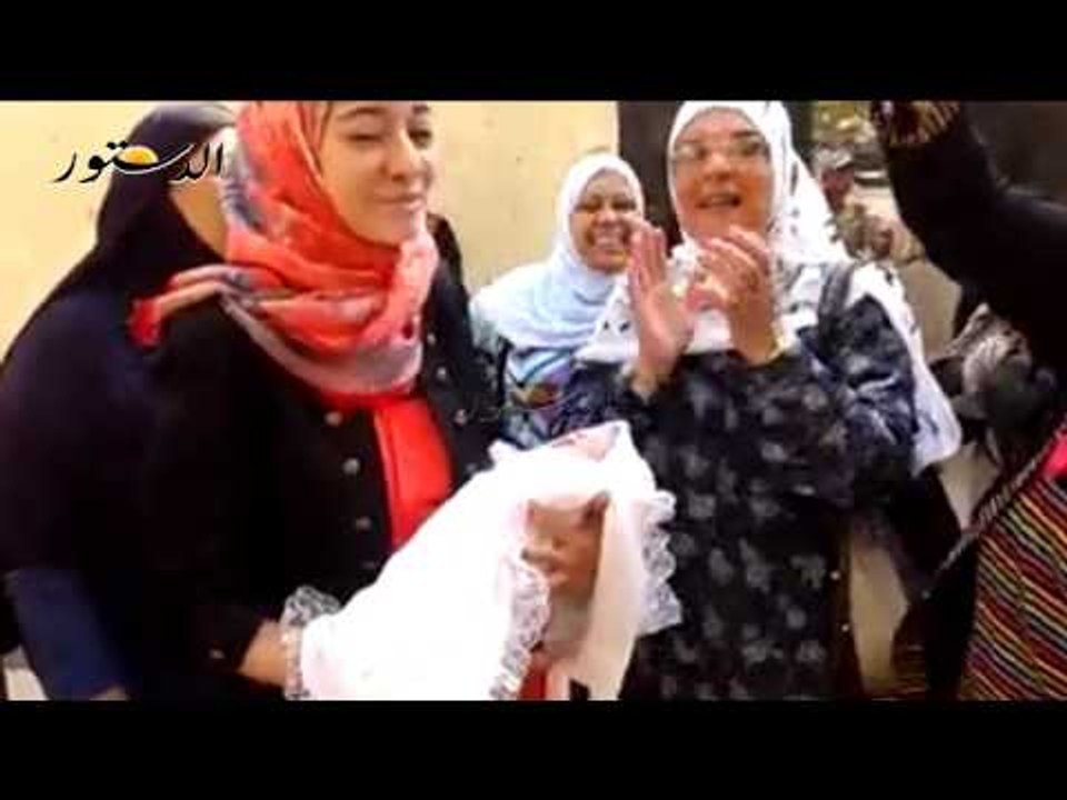 سيدات يحتفلن بــ سبوع  مولود امام لجنة للأنتخابات  بالزقازيق