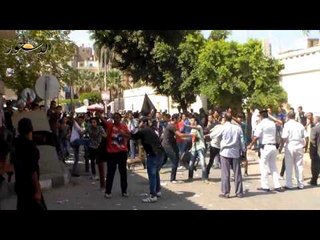 اشتباكات بين طلاب الثانوية العامة وقوات الامن امام مبنى الوزارة