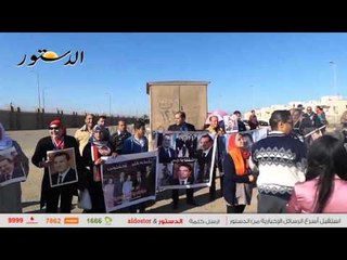 أبناء مبارك يتجمعون أمام أكاديمية الشرطة رافعين صور المخلوع