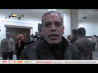 مواطن ينصح مرشحي البرلمان أثناء تقديم أوراقهم أمام "جنوب القاهرة"