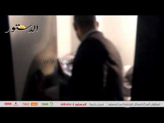 محمد رجب يهرب من الكاميرات أثناء عرض "الخلبوص"