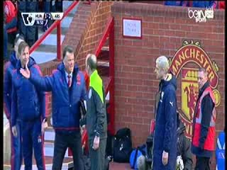 لقطة طريفة "فان جال" على طريقة " إعمل نفسك ميت"