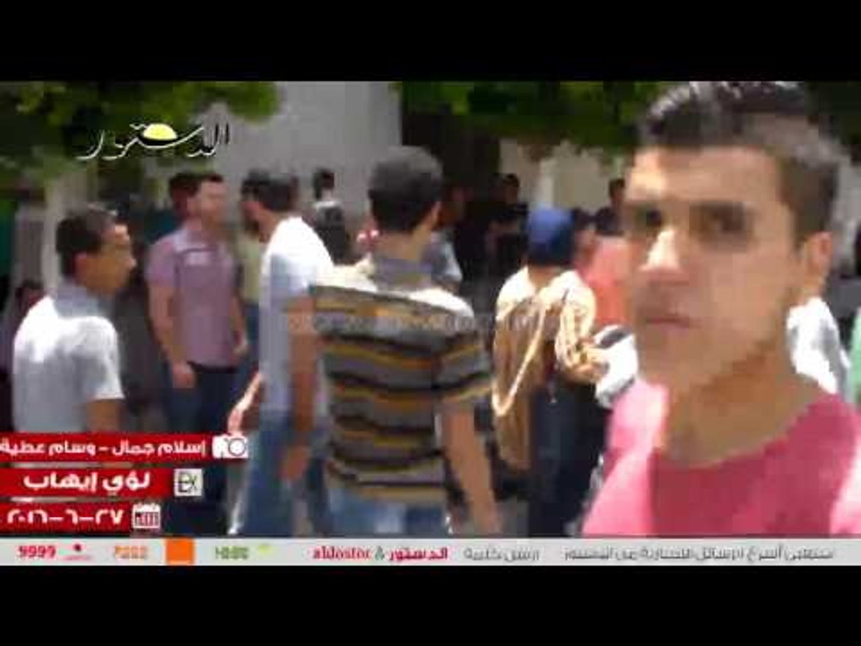 سقوط احدى طالبات الثانوية المحتجات أمام الوزارة بسبب الحرارة الشديدة