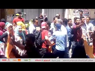 خريجو معاهد "التمريض" يقطعون شارع قصر العيني
