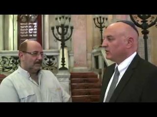 السفير الإسرائيلي بالقاهرة يزور معبد "النبي إلياهو" في الإسكندرية