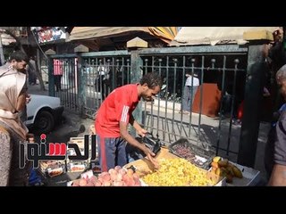 الدستور |  صورة مع كاس العالم والثانية مع البلح ....هذا هو حال "طارق الجزار"