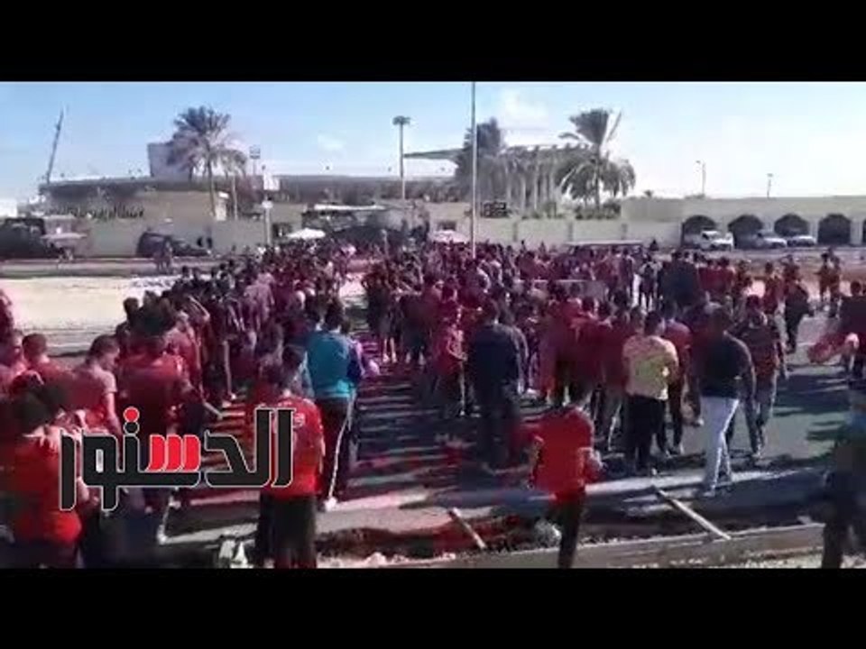 الدستور | توافد جماهير الأهلى إلى مدرجات «برج العرب»