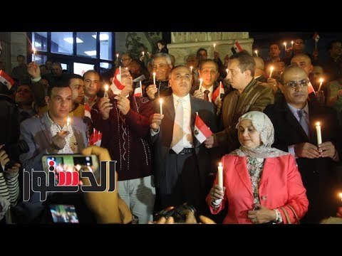 الدستور | وقفة صامتة بالشموع للصحفيين تنديدًا بهجوم مسجد الروضة