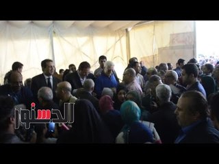 الدستور |  أعضاء الجمعية العمومية يصافحون مرتضى منصور