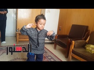 الدستور | طفل مريض يتلقى عطف الغرباء بعد أن تركته أمه فى مستشفى عام