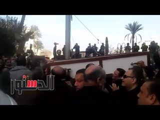 الدستور | جثمان إبراهيم نافع يصل إلى مسجد عمر مكرم