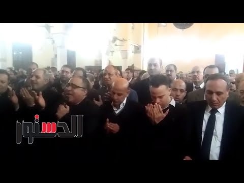 الدستور | المئات يؤدون صلاة الجنازة على إبراهيم نافع