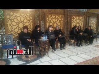 الدستور | لبلبة تصل إلى عزاء «أبو شادي» في تاكسي