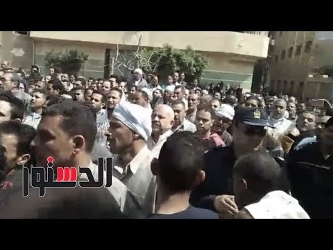الدستور - الآلاف يؤدوا صلاة الجنازة علي جثمان شهيد العملية العسكرية 2018 بالدقهلية