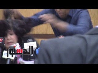 الدستور - لحظة اعتداء ابن " الأم المثالية" على مسئولة بوزارة التضامن