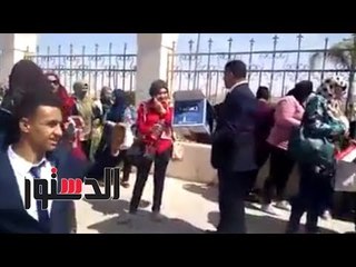 الدستور - توزيع المياه و العصائر علي الناخبين بلجان الرحاب