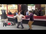 الدستور - وصلة رقص رجالي أمام لجنة سيدات في عابدين