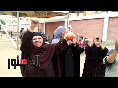 الدستور - سيدات كرداسة يرقصن على «تسلم الأيادى» بالانتخابات