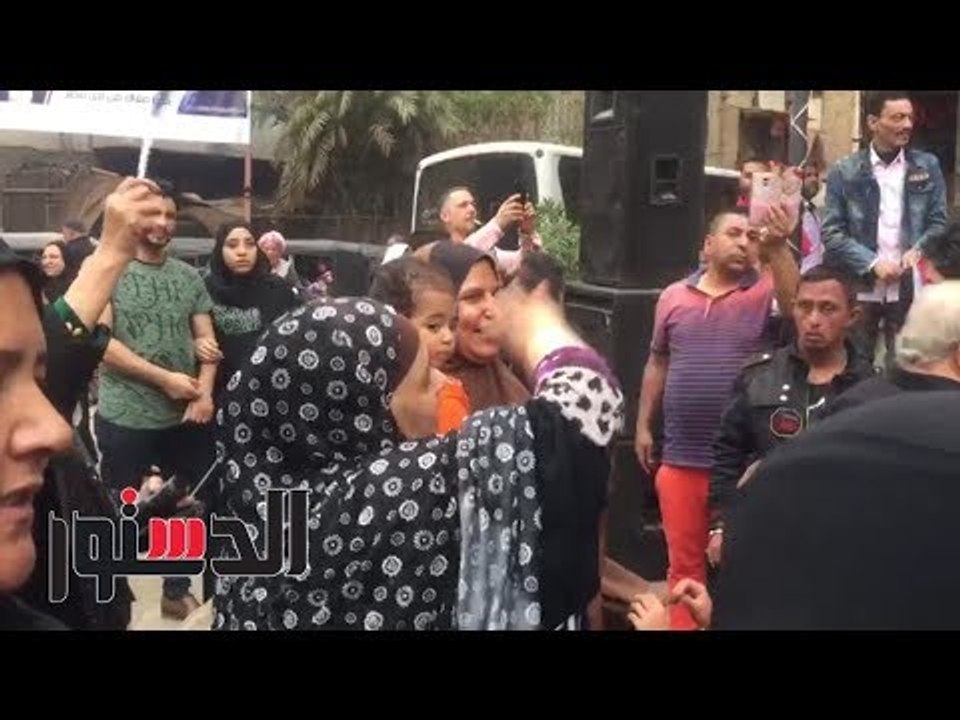 الدستور -  المواطنون يرقصون على أنغام «تسلم الأيادي» بلجان الزمالك