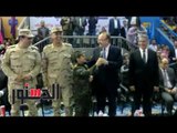الدستور | محافظ بني سويف يغني «قالوا إيه» احتفالًا بيوم الوفاء