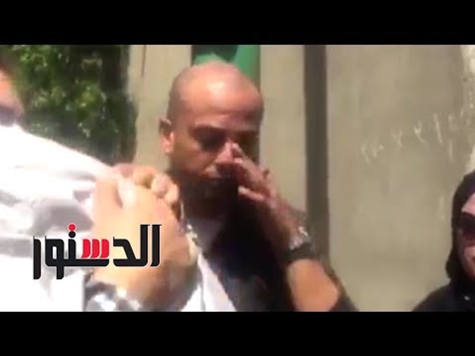 الدستور | بكاء أحمد مراد بجنازة العراب«أحمد خالد توفيق»