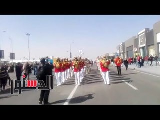 الدستور | جمهور معرض الكتاب يلتف حول فرقة الموسيقى العسكرية